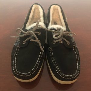 Sperry Navy Suede Shoes with fur lining size 9